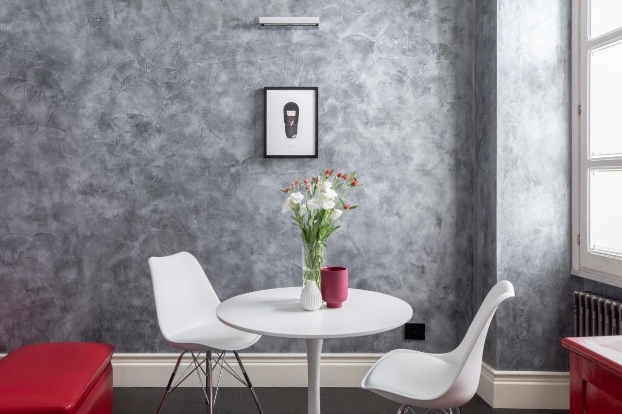 Iflat A Sparkle Of Red In Trastevere Appartamento